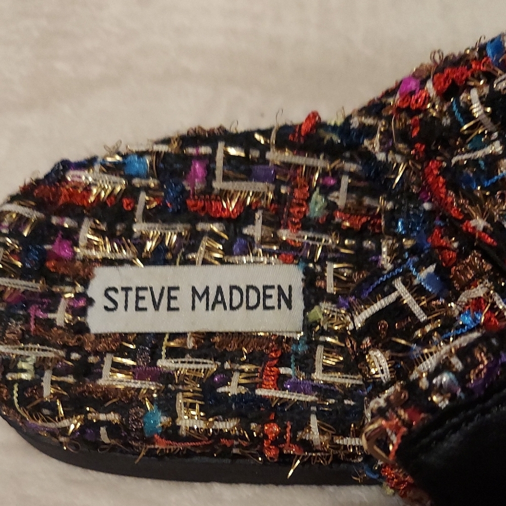 Steve Madden Gold and Black Sandals with Cage Straps - Picture 2 of 5